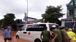 Mưa lũ dồn dập làm 3 người chết, hàng nghìn hộ dân bị cô lập