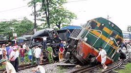 Tàu Thống Nhất chạy đúng giờ chưa quá bán, đường sắt hối hả đổi giờ