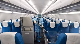 Các chuyến bay từ nước ngoài về Việt Nam được khử trùng phòng Covid-19