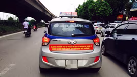 Sở GT-VT Hà Nội yêu cầu taxi gỡ biểu ngữ phản đối Grab, Uber