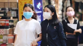 Ngồi trong ô tô riêng có bắt buộc đeo khẩu trang?