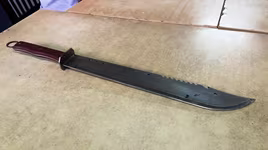 Ngáo đá vác dao chém bạn trai vợ cũ, đe dọa Công an