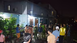 Người đàn ông ngồi trên đường ray bị tàu hỏa tông tử vong