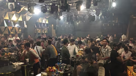 Kiểm tra quán bar lúc rạng sáng phát hiện hàng trăm dân chơi phê ma túy