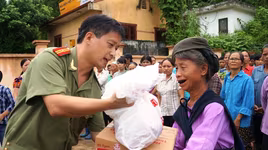 Gửi trao những món quà ý nghĩa đến người dân Bành Trạch