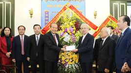 Phó Thủ tướng Thường trực Chính phủ Trương Hòa Bình chúc mừng Giáng sinh đồng bào giáo dân Thủ đô 