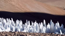 Kỳ thú cánh đồng tuyết trên sa mạc, nơi khô cằn nhất thế giới