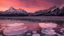 Cảnh sắc kỳ vĩ của những hồ nước đóng băng trên thế giới