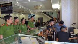 Triệt phá ổ nhóm hoạt động ‘tín dụng đen’ cho vay tiền với lãi suất ‘cắt cổ’