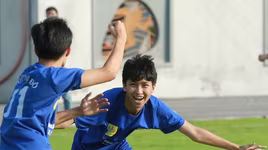 Chùm ảnh loạt trận 14h30 ngày 12-11