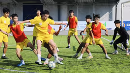 Bàn phản lưới sớm khiến THPT Yên Hòa dừng bươc