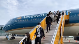 Việt Nam mở lại đường bay quốc tế, rút ngắn thời gian cách ly