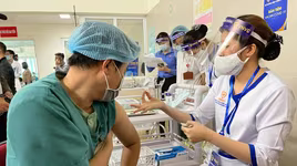 5 trường hợp gặp phản ứng sau tiêm vaccine Covid-19 đều đã ổn định