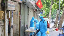 Trưa 24-7 Hà Nội thêm 10 ca Covid-19, một người lây do ở cùng phòng cách ly với ca dương tính