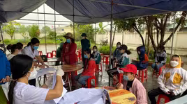 Số mắc Covid-19 của Hà Nội tiếp tục giảm, đồng loạt triển khai tiêm vaccine cho học sinh lớp 6