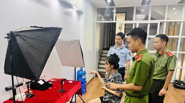 Tạm giữ hàng nghìn sản phẩm trang sức mỹ ký vi phạm được livestream bán trên mạng xã hội