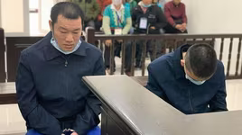 Bị bắt do có tố cáo về hành vi lừa đảo nhưng “lòi” ra 23 bánh heroin