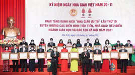 Vinh danh 33 nhà giáo ưu tú, gương nhà giáo tiêu biểu, trao giải nhà giáo Hà Nội tâm huyết, sáng tạo