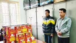 Buôn pháo nổ trên mạng xã hội