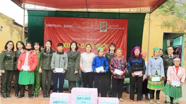Nghĩa tình Phụ nữ Công an Thủ đô đến với cực Bắc Tổ quốc