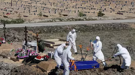 [ẢNH] Nga bất ngờ thừa nhận số người chết vì Covid-19 cao gấp ba lần công bố