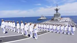 Tàu sân bay Thái Lan bất ngờ đình chỉ tham quan, nâng mức báo động