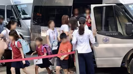 Hàng loạt các vụ bỏ quên học sinh trên xe đưa đón: Xin đừng xem nhẹ tính mạng trẻ