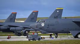 [ẢNH] Mỹ bất ngờ tái triển khai ‘pháo đài bay’ B-52 tới đảo Guam