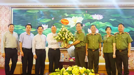 Giám đốc Công an thành phố Hà Nội tiếp tân Giám mục Giáo phận Hưng Hóa 