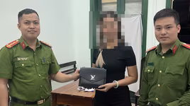 Công an phường Thụy Khuê tìm lại tài sản giá trị cho du khách nước ngoài