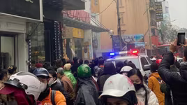 Hướng dẫn nhiều người thoát nạn tại đám cháy tòa nhà hỗn hợp văn phòng