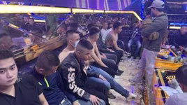 Nhóm thanh niên sử dụng ma tuý trong quán karaoke