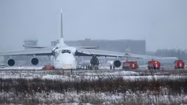 [ẢNH] Máy bay khổng lồ An-124 Nga văng mất động cơ, phải hạ cánh khẩn cấp