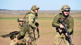 [ẢNH] Bộ trưởng Quốc phòng Ukraine bị ‘đảo chính’ vì không đẩy mạnh cuộc chiến Donbass