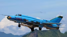 [ẢNH] Báo Nga ngạc nhiên khi ''lão tướng'' Su-22 được trang bị "lá chắn thép" Talisman