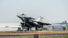 [ẢNH] Nga "giật mình" khi Pháp sẵn sàng cung cấp cho Ukraine tiêm kích Rafale cực mạnh