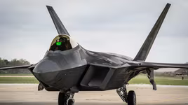 [ẢNH] Tham mưu trưởng Không quân Mỹ gây sốc với ý định loại bỏ F-22