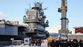 [ẢNH] FSB bất ngờ khám xét nhà máy sửa chữa tàu sân bay Đô đốc Kuznetsov