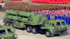 [ẢNH] Tên lửa phòng không mới nhất của Triều Tiên là 'con lai' S-300 với David's Sling?