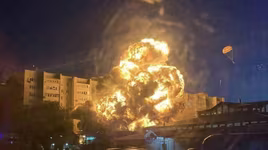 Cháy động cơ ngay khi cất cánh, ‘thú mỏ vịt’ Su-34 rơi trúng chung cư