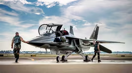 Máy bay huấn luyện T-7A Red Hawk trở thành 'kẻ thách thức' tiêm kích F-16