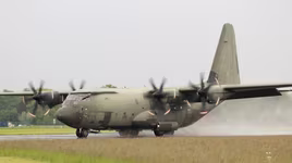 Vận tải cơ huyền thoại C-130J của Anh chính thức 'nhận sổ hưu'