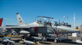 Máy bay M-346 'anh em song sinh' với Yak-130 liên tiếp nhận hợp đồng lớn