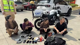 Bắt nhóm "nữ quái" chuyên móc túi tại lễ hội