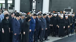 Đoàn đại biểu thành phố Hà Nội vào viếng Tổng Bí thư Nguyễn Phú Trọng 