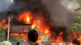 Vụ cháy 4 kho xưởng tại làng nghề Trát Cầu: Trách nhiệm bồi thường thuộc về ai?