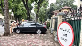 Mới: Dừng, đỗ xe sai quy định gây tai nạn bị phạt tới 22 triệu đồng