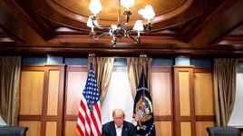 [ẢNH] Những khoảnh khắc đi vào lịch sử trong nhiệm kỳ 4 năm của Tổng thống Donald Trump