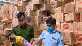 Hà Nội: Trước dịp Trung thu, chặn gần 10 tấn bánh kéo nhập lậu