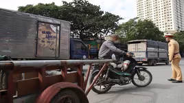 Xử phạt 243 trường hợp xe ba bánh tự chế, xe chở hàng cồng kềnh